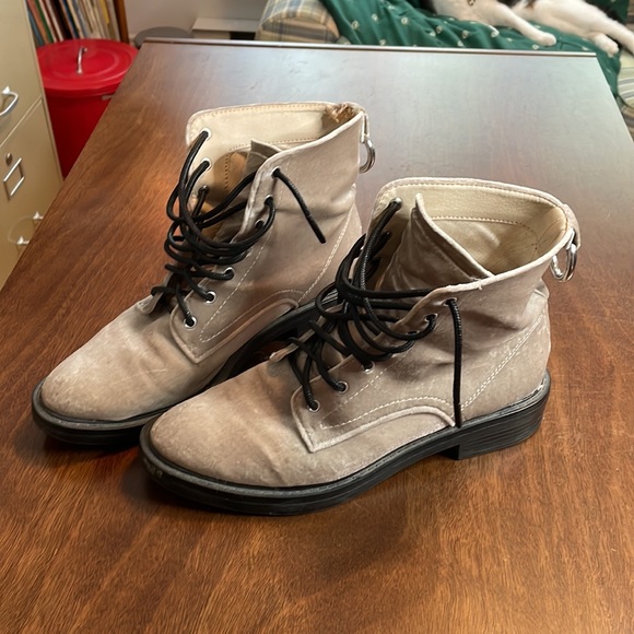 Rare Dolce Vita velvet combat boots - Picture 3 of 14